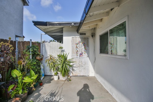 11114 Willowbrook Avenue, Los Angeles CA: https://media.crmls.org/medias/0c9deaa1-d9db-4a16-9050-88bb5c6cca81.jpg
