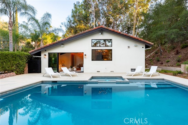 4885 Winnetka Avenue, Woodland Hills CA: https://media.crmls.org/medias/0c9df1d3-e51d-4fef-8283-c19f98db9959.jpg