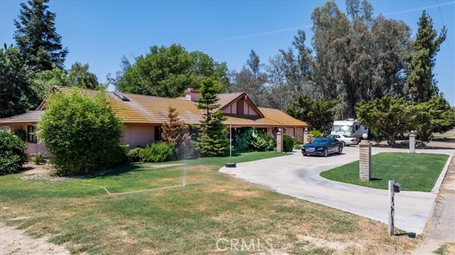 13715 E Nebraska Avenue, Kingsburg CA: https://media.crmls.org/medias/0c9e11a6-5e46-4038-853b-3bbe162c75f6.jpg