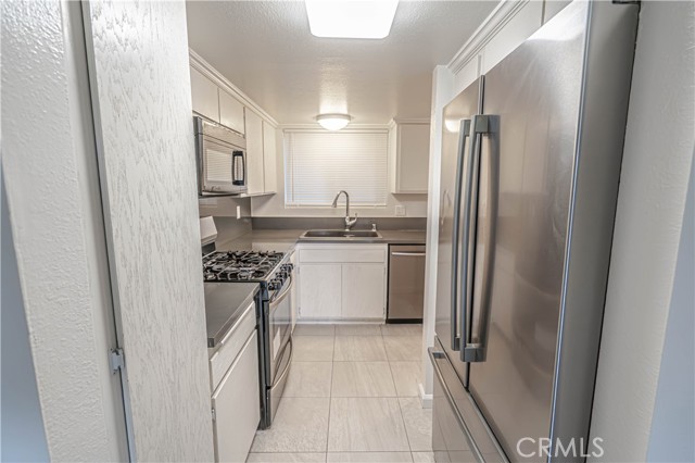 Detail Gallery Image 4 of 12 For 17847 Beneda Ln #19,  Canyon Country,  CA 91351 - 2 Beds | 2 Baths