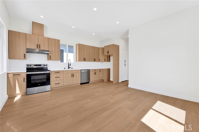 Detail Gallery Image 2 of 12 For 6710 1/2 Saint Clair Ave, North Hollywood,  CA 91606 - 2 Beds | 2 Baths