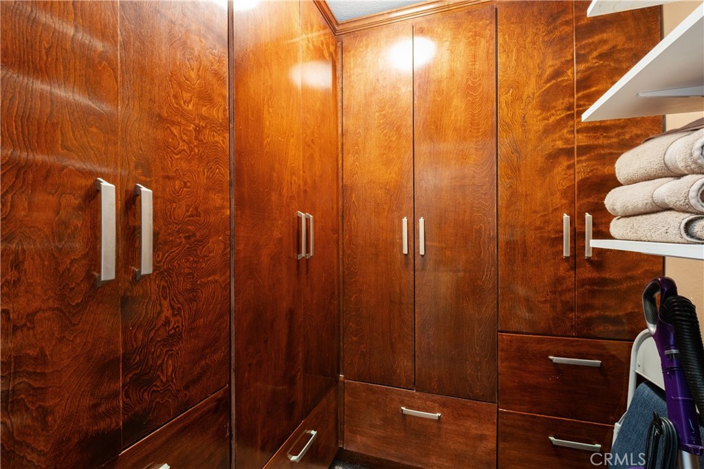 https://media.crmls.org/medias/0c9ef0e2-919f-4071-a4a5-6643084eb4c4.jpg?preset=X-Large