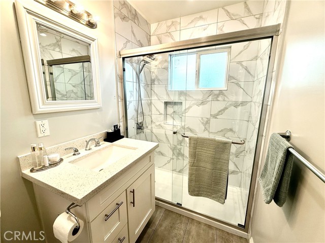 Detail Gallery Image 10 of 23 For 6715 -6717 Cedros Ave, Van Nuys,  CA 91405 - 5 Beds | 4 Baths