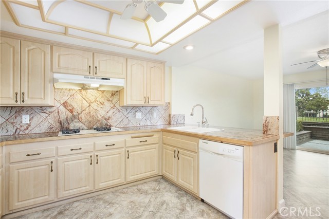 611 Colonial Circle, Fullerton CA: https://media.crmls.org/medias/0c9f579a-68a6-4d48-bdf6-88d0abf43440.jpg