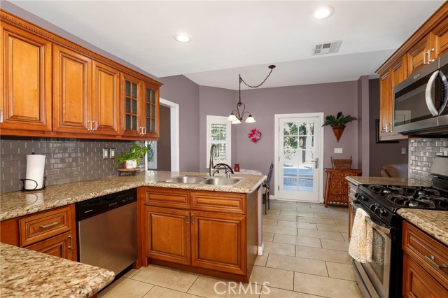 Detail Gallery Image 14 of 49 For 6226 Mammoth Ave, Van Nuys,  CA 91401 - 4 Beds | 3/1 Baths