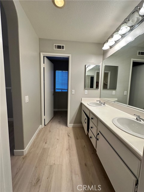 27109 Teton trail, Valencia CA: https://media.crmls.org/medias/0ca07428-3e87-4118-8af8-25055918403d.jpg