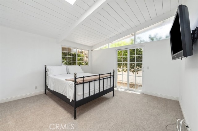 Detail Gallery Image 14 of 23 For 4950 Dunman Ave, Woodland Hills,  CA 91364 - 5 Beds | 3 Baths
