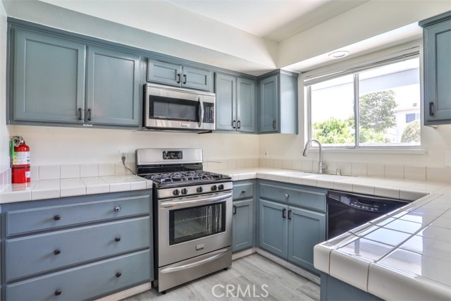 11112 Camellia Avenue, Fountain Valley CA: https://media.crmls.org/medias/0ca116e0-f62f-4e70-97a7-b05801d7720c.jpg