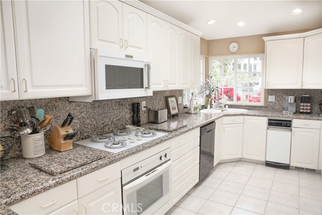 Detail Gallery Image 17 of 57 For 1310 Ellis Ave, Cambria,  CA 93428 - 3 Beds | 2/1 Baths