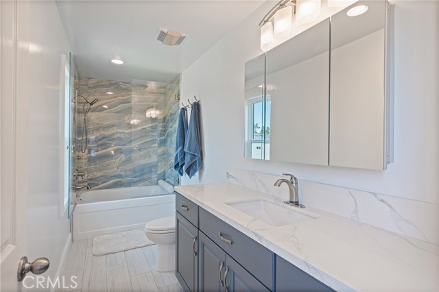 Master Bath with Large Soaking Tub!
