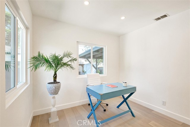 Detail Gallery Image 23 of 31 For 250 S Berkeley, Pasadena,  CA 91107 - 4 Beds | 2 Baths