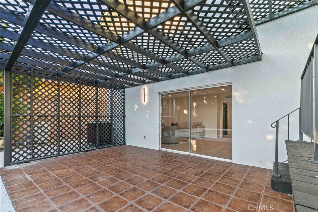 https://media.crmls.org/medias/0ca2856e-a722-4a5f-8083-0c7afba0d5e7.jpg?preset=X-Large