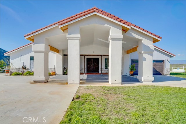Detail Gallery Image 2 of 37 For 7108 Luane Trl, Colton,  CA 92324 - 5 Beds | 3/1 Baths