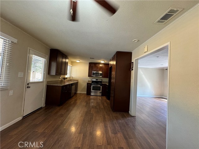 Detail Gallery Image 6 of 17 For 8961 San Vicente Ave, Riverside,  CA 92503 - 3 Beds | 2 Baths