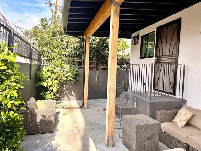 Detail Gallery Image 21 of 30 For 3007 3009 S Hobart, Los Angeles,  CA 90018 - 5 Beds | 4 Baths