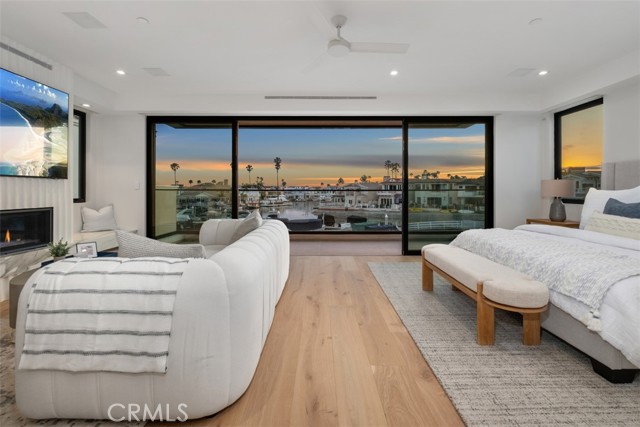 20 Balboa Coves, Newport Beach CA: https://media.crmls.org/medias/0ca2fbfa-4754-417d-9756-120d16e2777d.jpg
