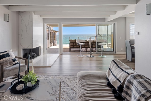 2208 The Strand, Manhattan Beach CA: https://media.crmls.org/medias/0ca3e2ae-e7b5-4559-9404-5a0f532019e8.jpg