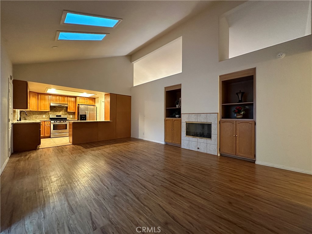 https://media.crmls.org/medias/0ca4d1be-1859-45d8-bb08-f48ebca6c90f.jpg?preset=X-Large