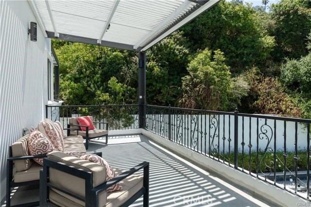 Detail Gallery Image 26 of 65 For 9484 Gloaming Dr, Beverly Hills,  CA 90210 - 4 Beds | 4 Baths