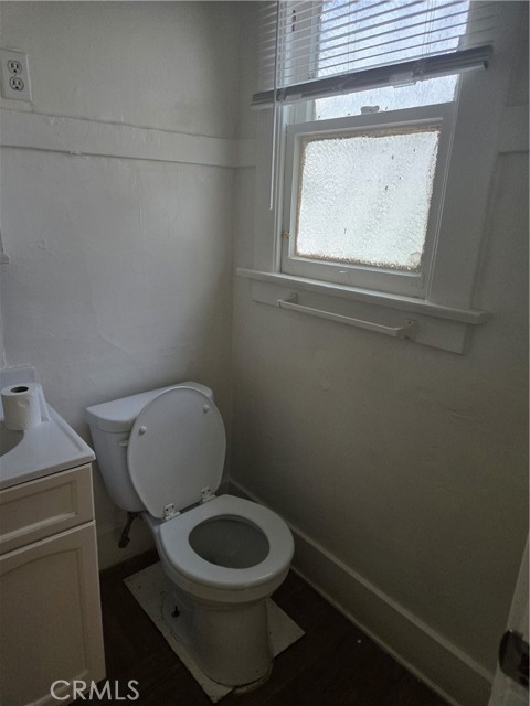 942 E 2nd, Long Beach CA: https://media.crmls.org/medias/0ca6ed28-ce5f-467e-bb4d-403fc977750b.jpg