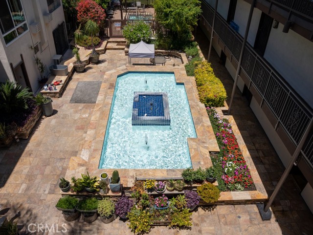 525 S Ardmore Avenue, Los Angeles CA: https://media.crmls.org/medias/0ca7551b-9bc5-4e7a-87d9-53729ddad590.jpg