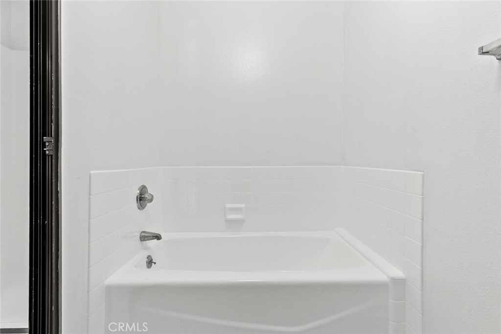 https://media.crmls.org/medias/0ca7cc58-5a9f-42df-b7e1-249dfbdf462d.jpg?preset=X-Large