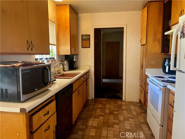 Detail Gallery Image 4 of 8 For 49779 Road 426, Oakhurst,  CA 93644 - 2 Beds | 1/1 Baths