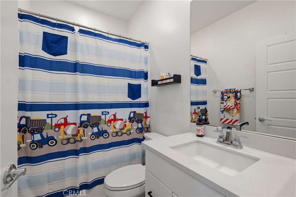https://media.crmls.org/medias/0ca9c261-6e9e-40b1-a95b-2b357d3f4c1d.jpg?preset=X-Large