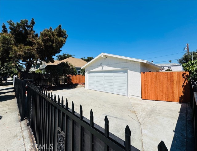 Detail Gallery Image 2 of 14 For 1781 W 24th St, Los Angeles,  CA 90018 - 4 Beds | 2 Baths
