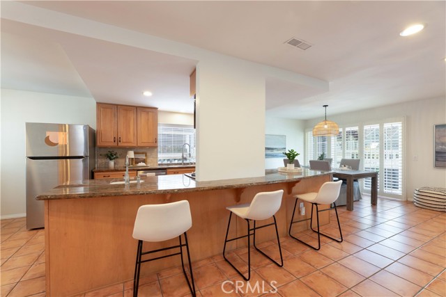 481 Kakkis Drive, Long Beach CA: https://media.crmls.org/medias/0cab5c95-d047-4b67-9ac0-057f7baf0bcc.jpg