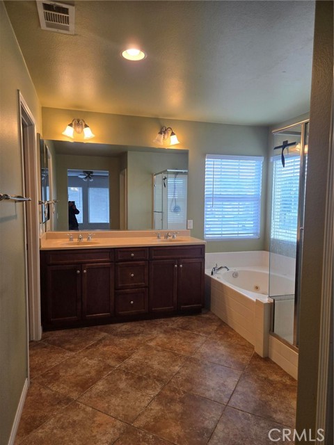 25015 Pine Mountain, Corona CA: https://media.crmls.org/medias/0cab96bf-f07b-4ba6-a27c-67c0b53c8500.jpg