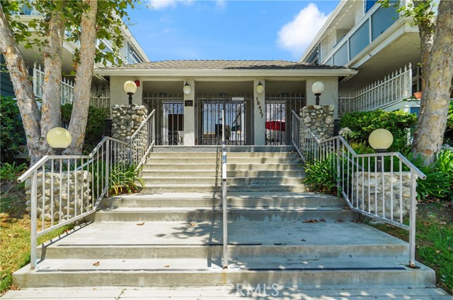 Detail Gallery Image 1 of 1 For 18427 Vincennes St #49,  Northridge,  CA 91325 - 2 Beds | 2 Baths