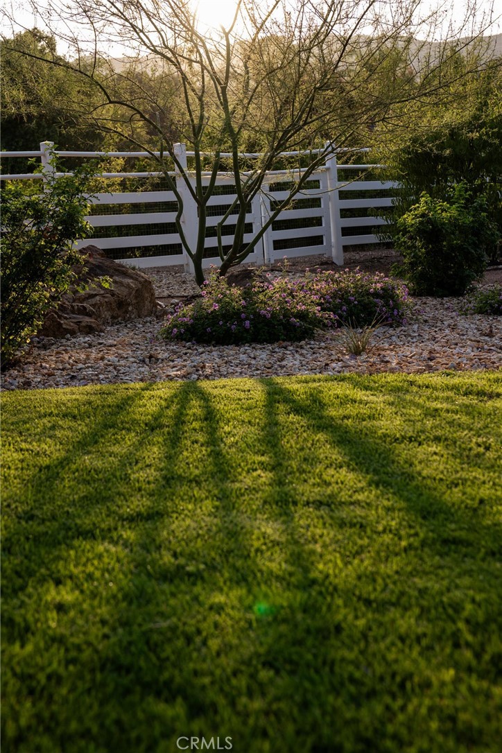 https://media.crmls.org/medias/0cad16b4-c5b6-46a6-9fc5-e33c3dfbeba8.jpg?preset=X-Large