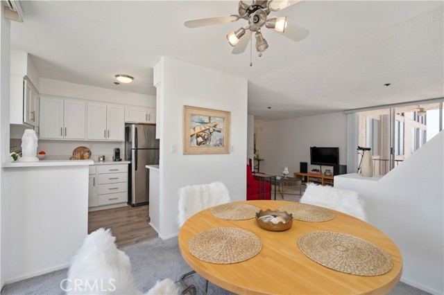555 Esplanade, Redondo Beach, California 90277, 2 Bedrooms Bedrooms, ,2 BathroomsBathrooms,Residential,For Sale,Esplanade,SB25176397