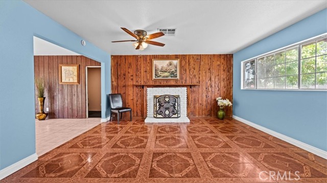 878 E Holly Street, Rialto CA: https://media.crmls.org/medias/0caddb39-b216-4afe-a72f-ad2e6274287a.jpg