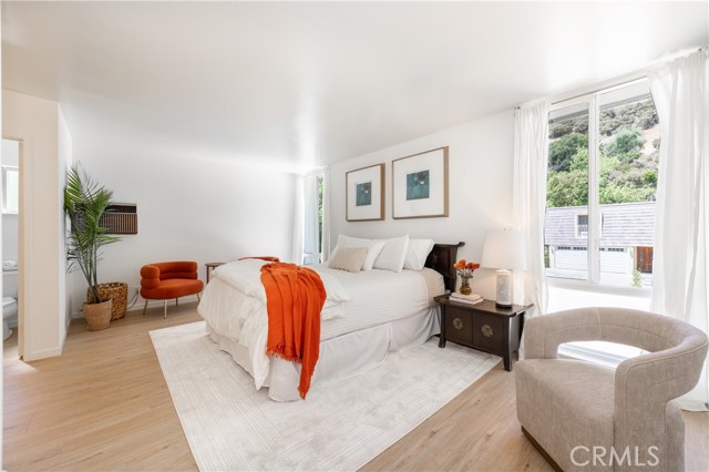 Detail Gallery Image 17 of 28 For 16990 Escalon Dr, Encino,  CA 91436 - 3 Beds | 2/1 Baths