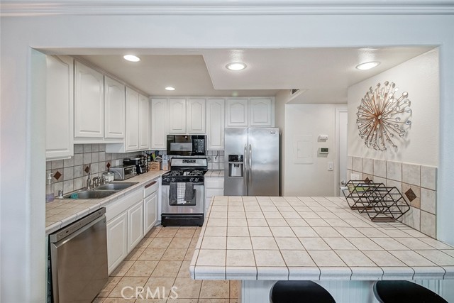 Detail Gallery Image 17 of 54 For 27123 Crossglade Ave #4,  Canyon Country,  CA 91351 - 2 Beds | 2 Baths