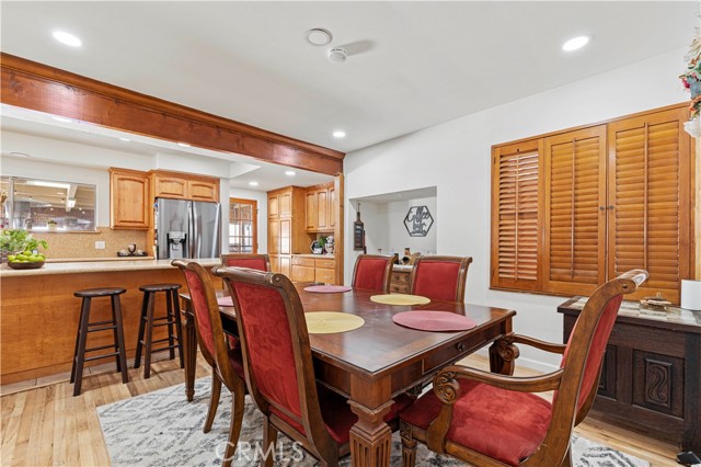 Detail Gallery Image 7 of 14 For 18229 Strathern St, Reseda,  CA 91335 - 3 Beds | 2 Baths