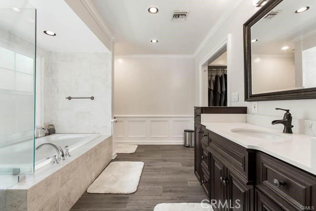 Detail Gallery Image 4 of 6 For 16009 Acre St, North Hills,  CA 91343 - 4 Beds | 3 Baths