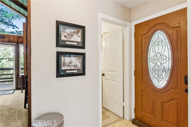 Detail Gallery Image 7 of 47 For 460 Pioneer Rd, Lake Arrowhead,  CA 92352 - 3 Beds | 1/2 Baths