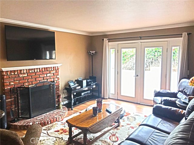 Detail Gallery Image 4 of 15 For 20011 Shorewood, Huntington Beach,  CA 92646 - 4 Beds | 2 Baths