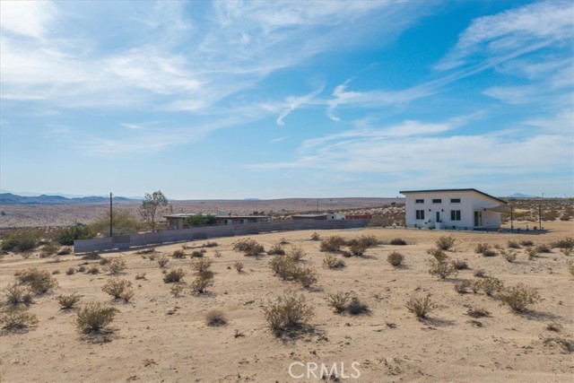 69444 Valle Vista Road, 29 Palms CA: https://media.crmls.org/medias/0cb3040c-2e20-4a38-b388-47ddd8cd90ac.jpg