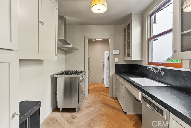 Detail Gallery Image 16 of 37 For 2130 Apex, Los Angeles,  CA 90039 - 3 Beds | 1 Baths