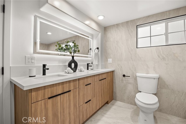 Detail Gallery Image 19 of 32 For 2391 Yorkshire Dr, Los Angeles,  CA 90065 - 3 Beds | 2/1 Baths