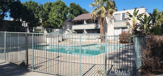 Detail Gallery Image 4 of 6 For 8601 International #249,  Canoga Park,  CA 91304 - 2 Beds | 2 Baths