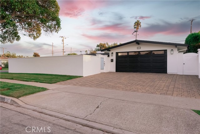 217 Amherst Rd, Costa Mesa, CA 92626