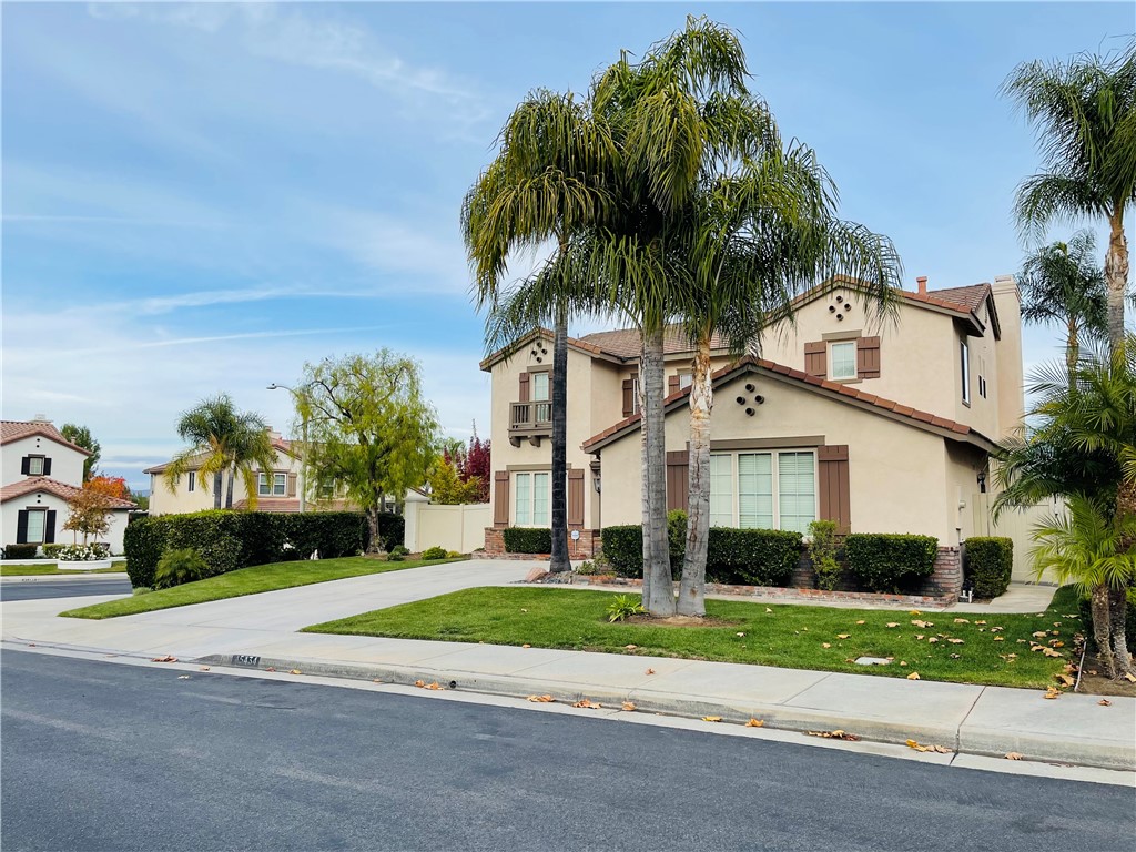 Detail Gallery Image 3 of 64 For 45434 Callesito Altar, Temecula,  CA 92592 - 5 Beds | 2/1 Baths