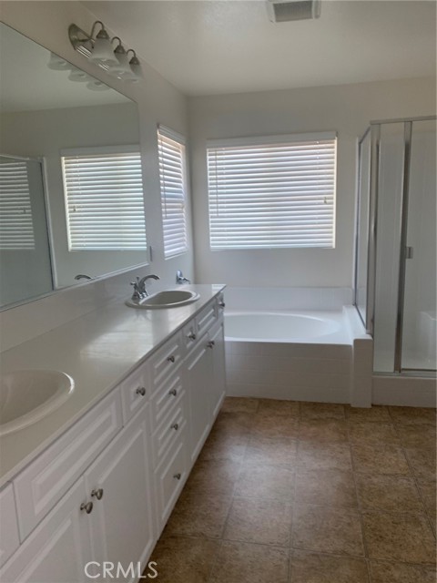 Detail Gallery Image 8 of 10 For 15038 15038 Paseo Verde Place Rw, Victorville,  CA 92394 - 4 Beds | 3 Baths