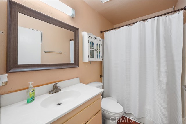 7980 Oleander Avenue, Fontana CA: https://media.crmls.org/medias/0cb842e4-c4e6-4567-8762-2ac8861a6173.jpg