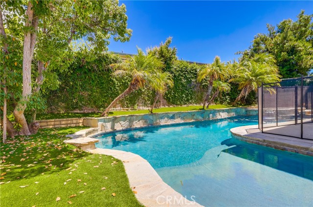 5528 Voletta Place, Valley Village CA: https://media.crmls.org/medias/0cb84501-ee34-4b8d-8525-e5c87a3fe64b.jpg